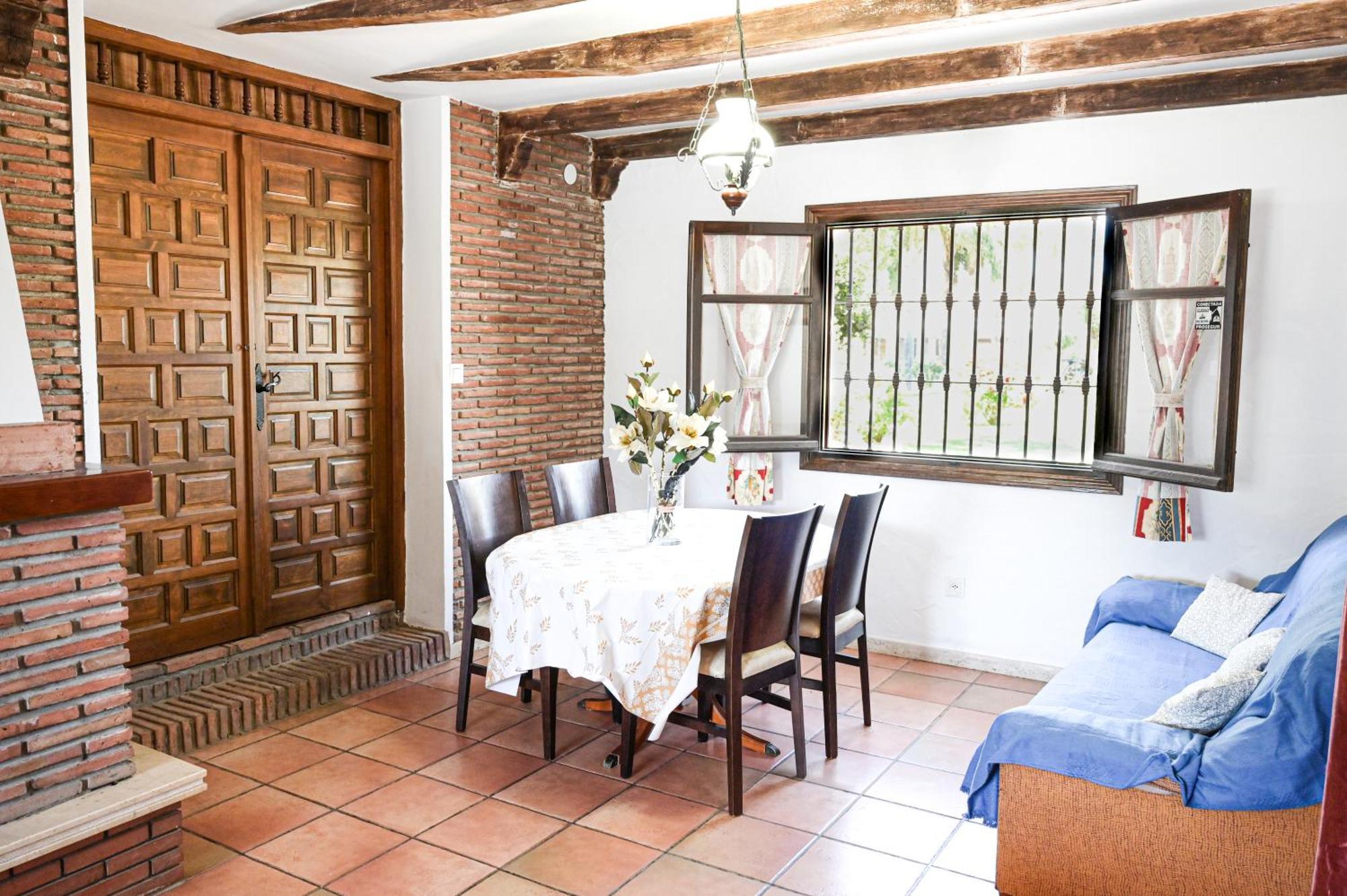 Amplia Casa Rural Con Precioso Jardin Cerca De Malaga Capital. Oda fotoğraf