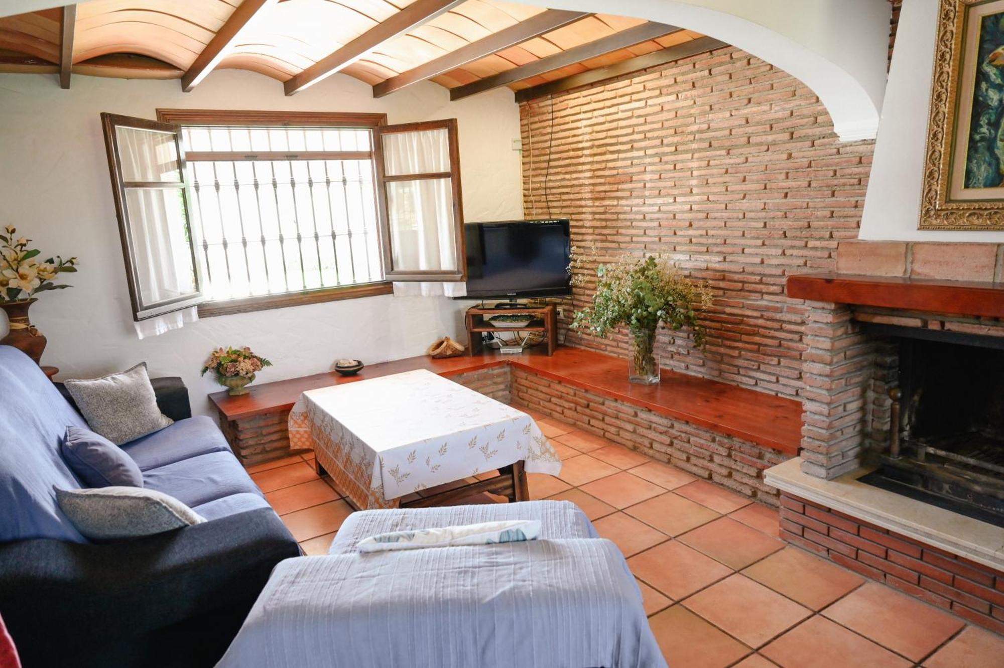 Amplia Casa Rural Con Precioso Jardin Cerca De Malaga Capital. Oda fotoğraf